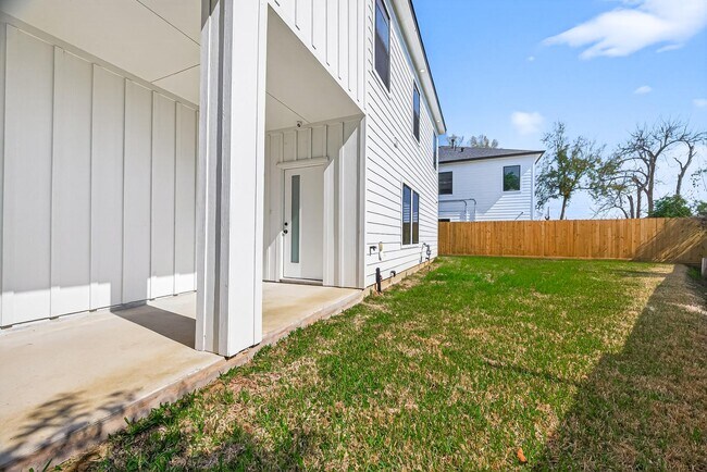 Building Photo - 5304 Lynnfield St