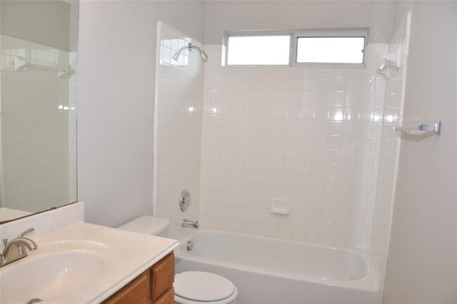 Building Photo - 272 Spillway Dr