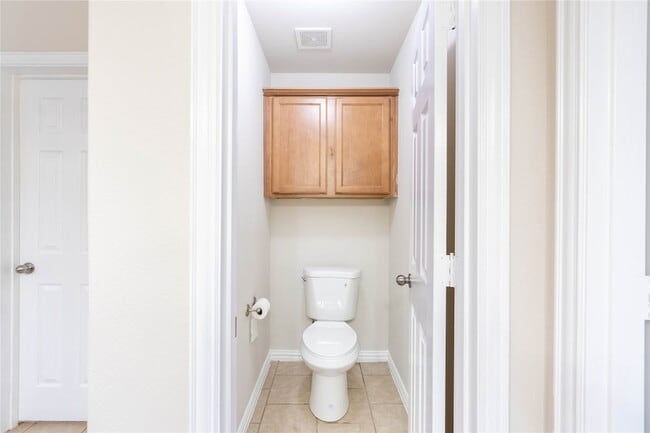 Building Photo - 2725 Tangerine Ln