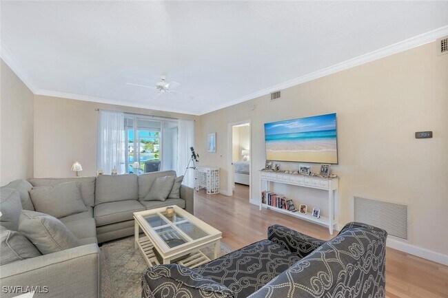 Building Photo - 818 Tanbark Dr