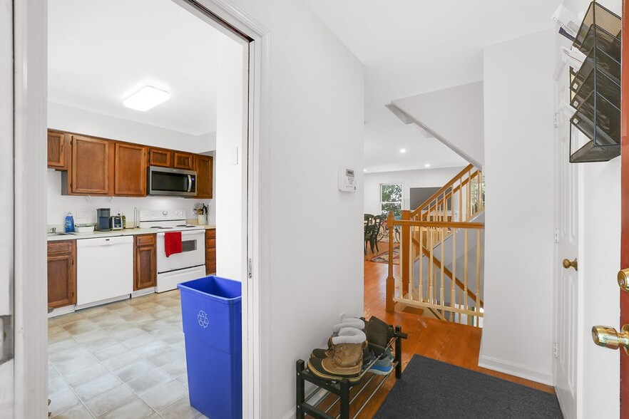 Building Photo - 3001 20th Ct S