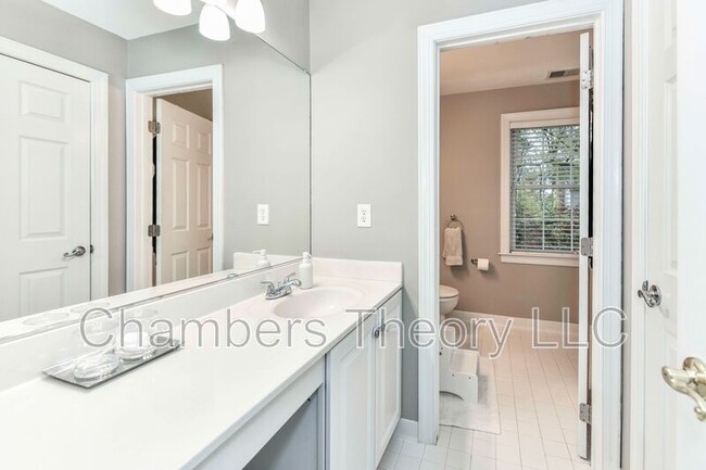 Building Photo - 6866 Melrose Dr