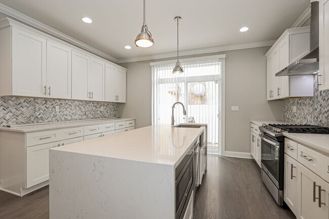 Building Photo - 1400 S 24th St