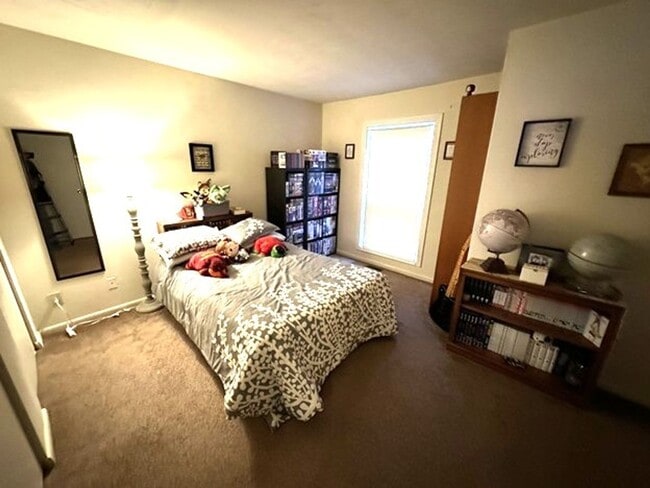 Building Photo - 2 bedroom/1.5 bathroom- The Midlands