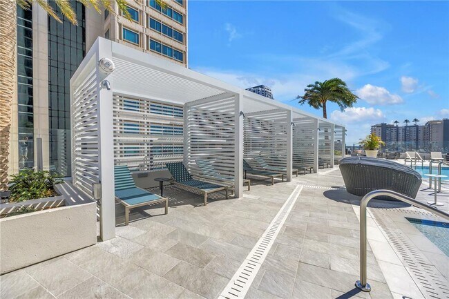 Building Photo - 275 1st Ave S