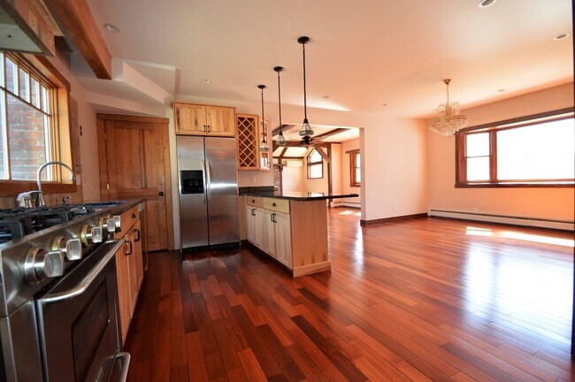Building Photo - 64 Ballardvale St