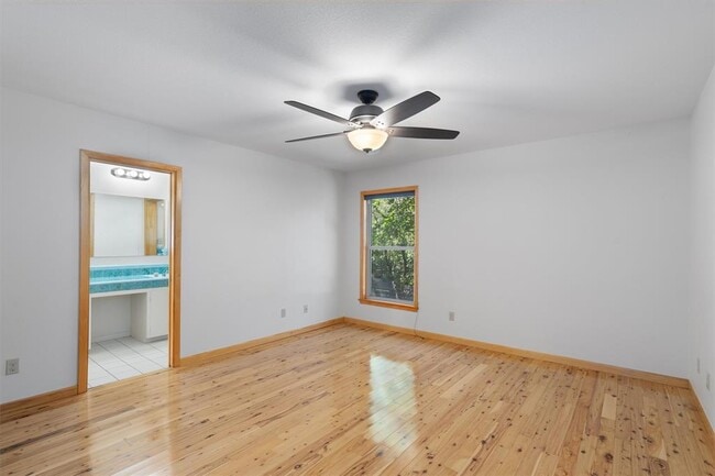 Building Photo - 1511 Bellaire Dr