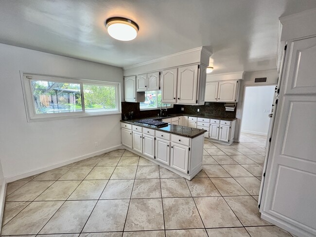 Breakfast Room - 5352 Bayer Pl