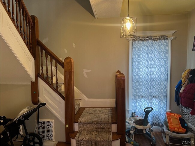 Building Photo - 110 Clinton Pl