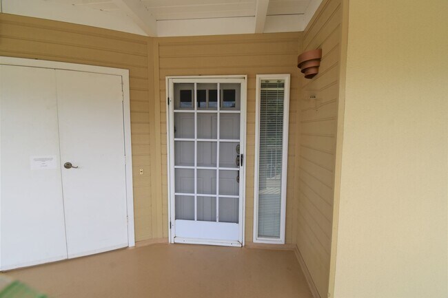 Building Photo - Unfurnished 3 Bedroom 2 Bath Penthouse Condo