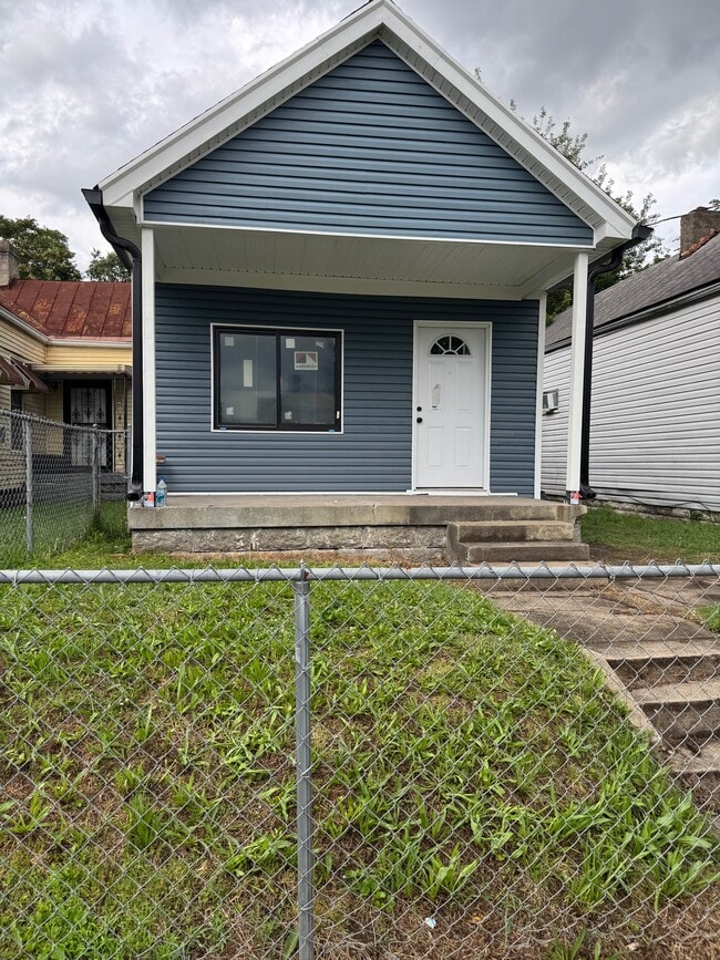 Building Photo - 2325 Woodland Ave