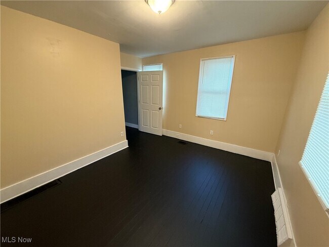 Building Photo - 3152 W 46th St