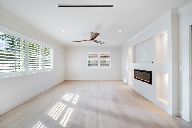 Building Photo - 600 San Antonio Ave