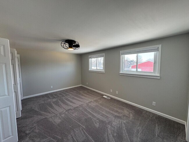 Building Photo - 8106 Warner Rd