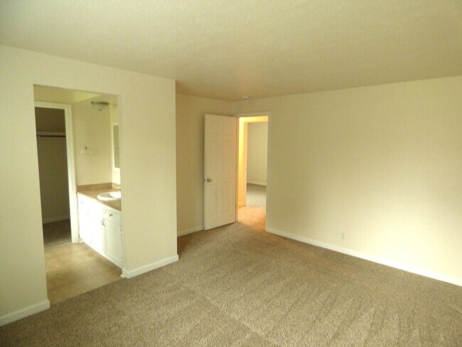 Building Photo - Rent Special: 1/2 Off April's Rent!! 3 bed 2 bath Home in North Salem