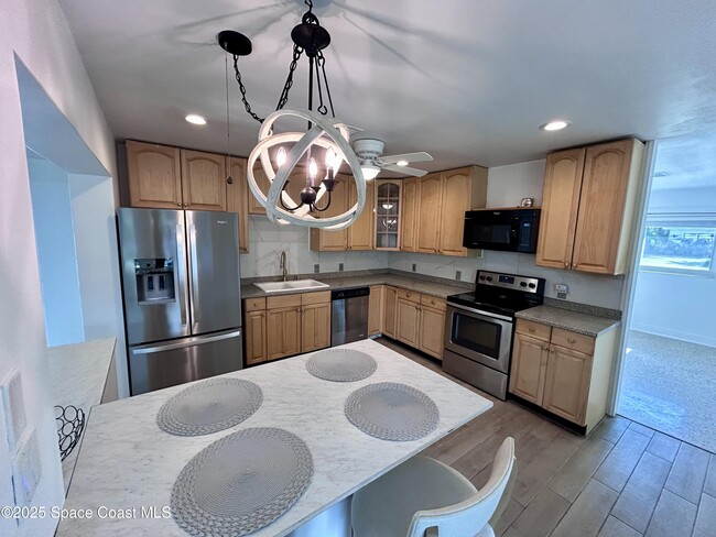 Building Photo - 230 7th Ave