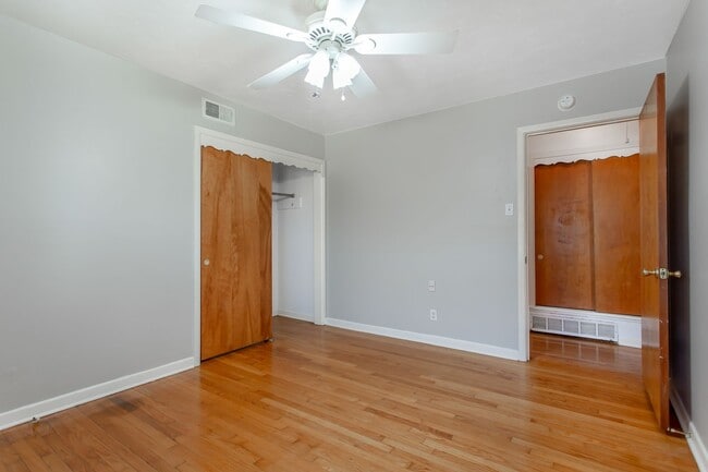 Building Photo - 3-bedroom, 2-bath home with 2-car garage in Casa View