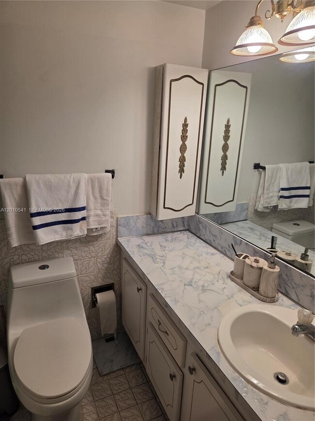 Building Photo - 1817 S Ocean Dr