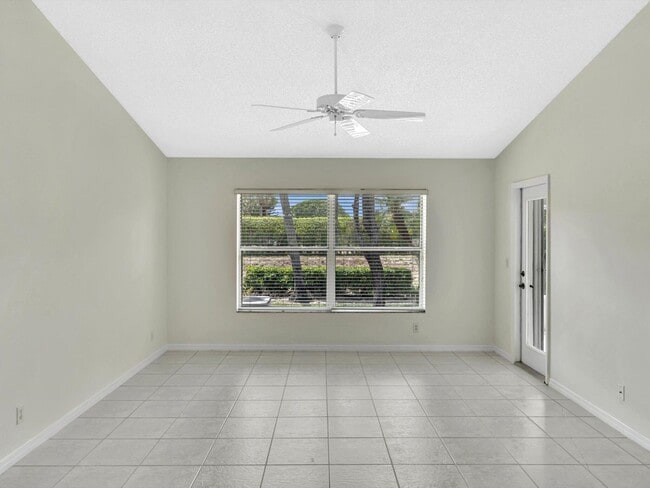 Building Photo - 6094 Lake Hibiscus Dr