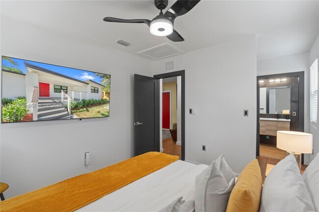 Building Photo - 220 NW 134th St