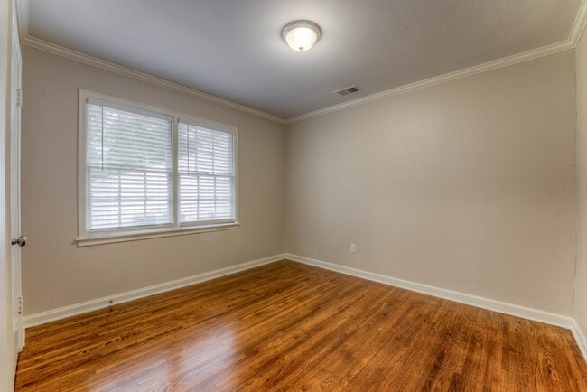 Building Photo - Charming 3-Bedroom Home with Modern Upgrades and Spacious Backyard in a Peaceful Neighborhood