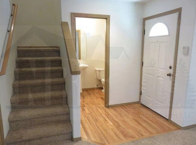 Building Photo - Stunning and cozy house in Dupont!
