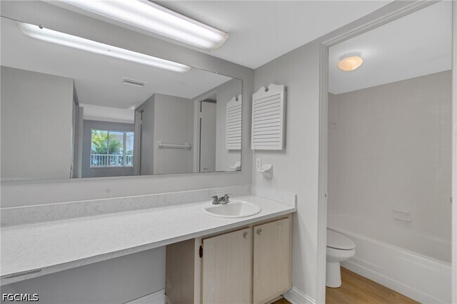 Building Photo - 1830 Maravilla Ave