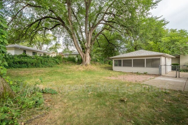 Building Photo - 3934 Oakshire Rd