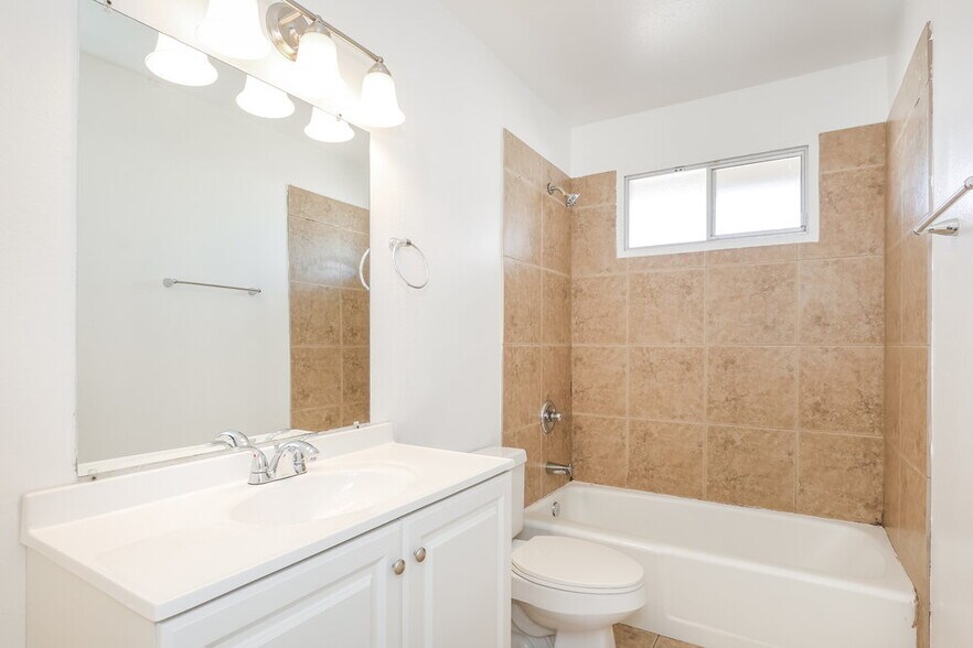 Building Photo - 3039 S Kenneth Pl