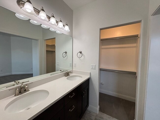 Building Photo - Private Comfort for All: 3-Bedroom All En-Suite Home