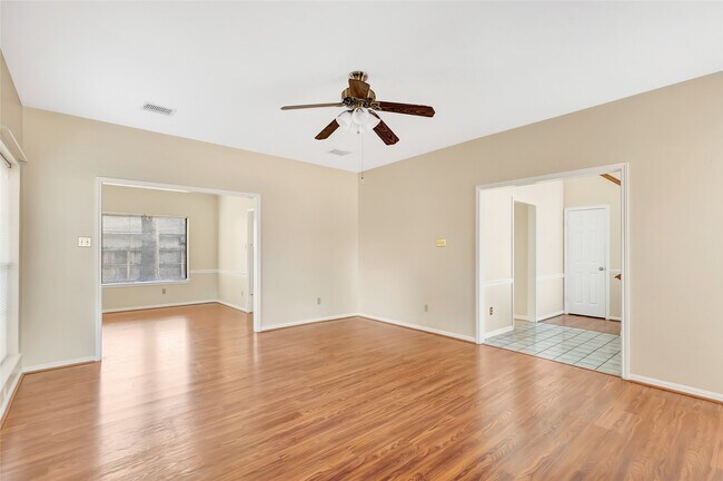 Building Photo - 8406 Vistadale Dr