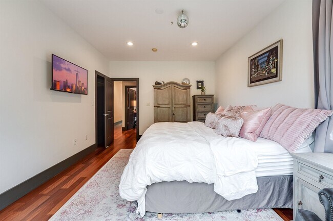 Building Photo - 245 Ogden Ave.