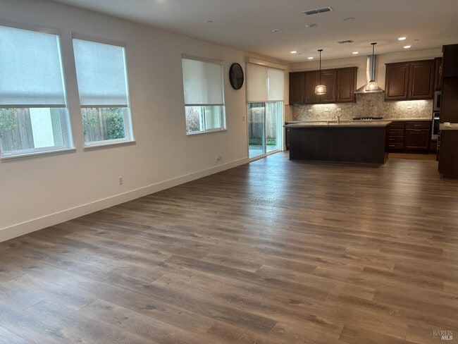 Building Photo - 1468 Oak Cir