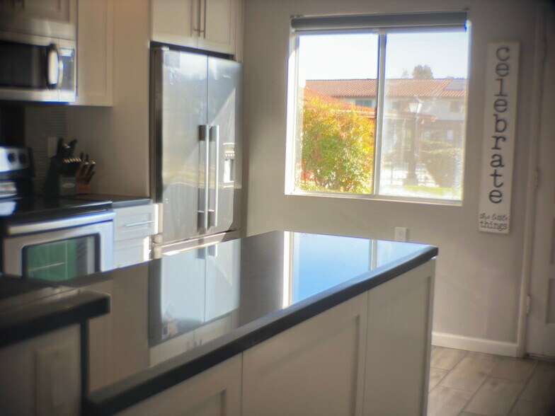 Building Photo - 160 Espanas Glen