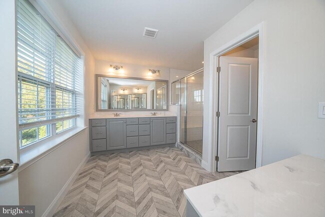 Building Photo - 3701 Parris Blvd