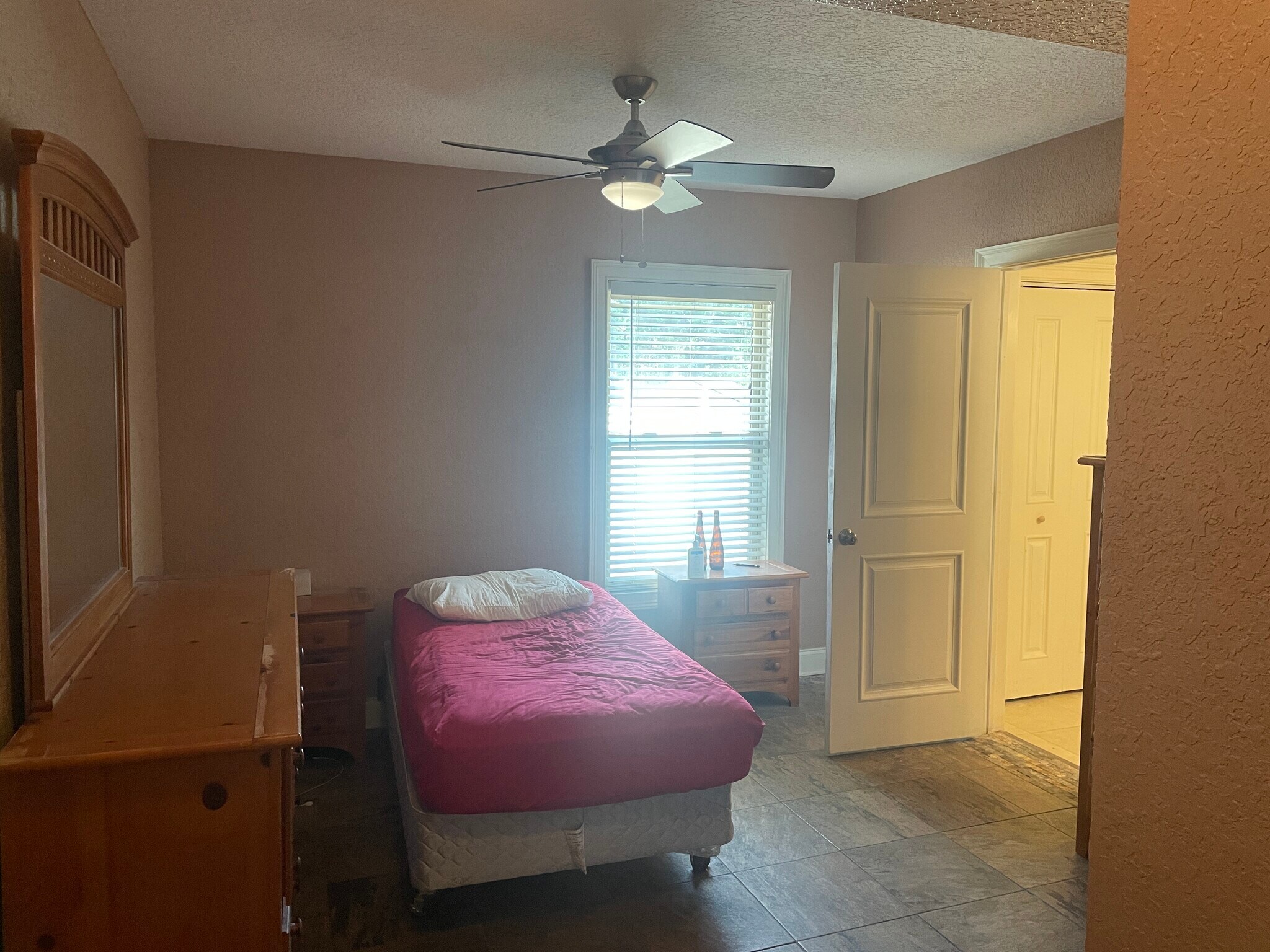 Building Photo - 323 Wildwood Way