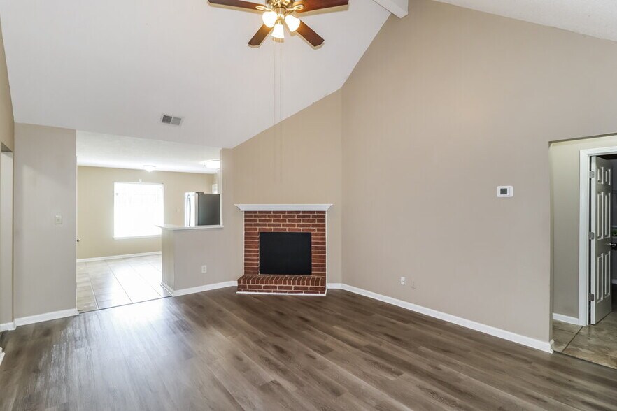 Building Photo - 7091 Ireland Dr