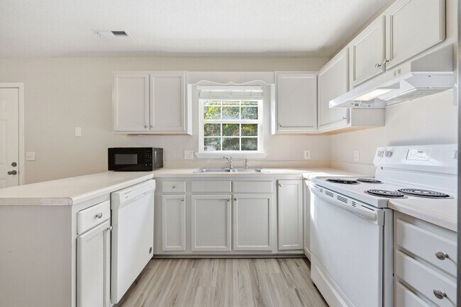 Building Photo - Welcome to Overbrook!