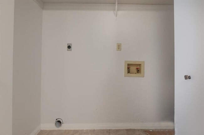 Building Photo - 608 Old Manchaca Rd