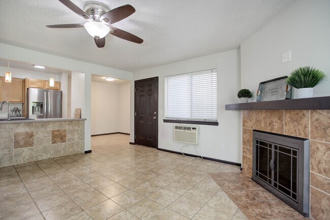 Building Photo - Penthouse level condo with views of canal and trail!