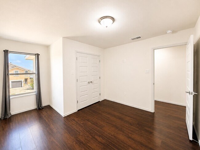 Building Photo - 1831 Port Louisiana Dr