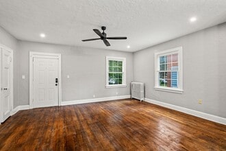 Building Photo - Rare Kenwood Townhome, Across from Campus