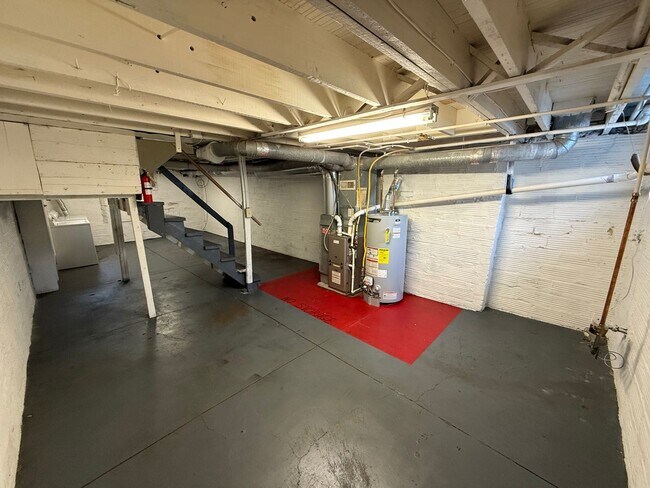 Building Photo - 2112-2120 Indianola Ave.