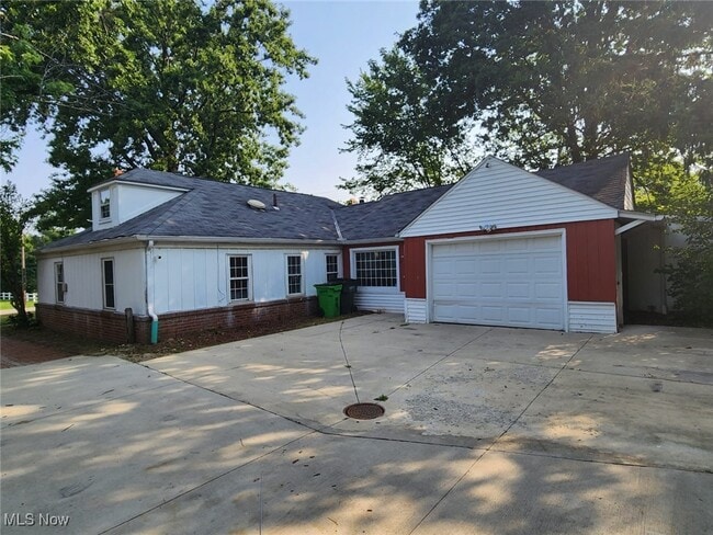 Building Photo - 4020 Lancaster Rd