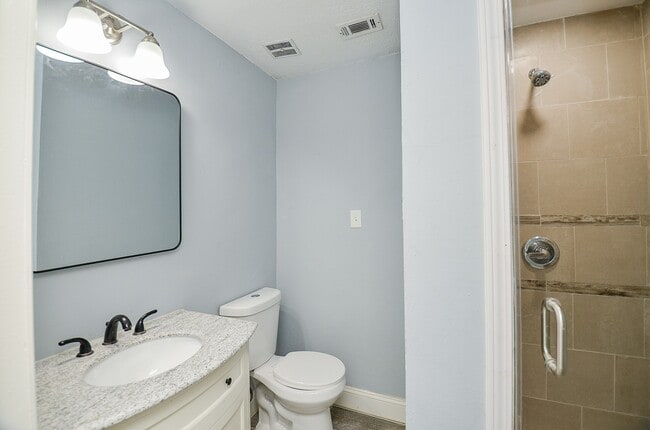 Building Photo - 1606 Crystal Hills Dr