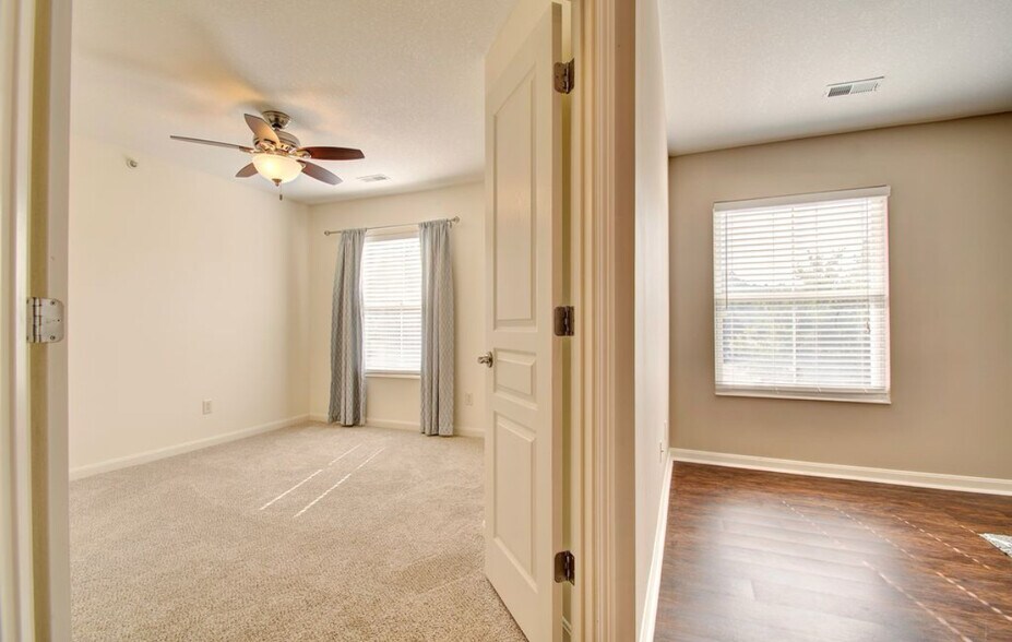 Building Photo - 2223 Rolling Hills Dr