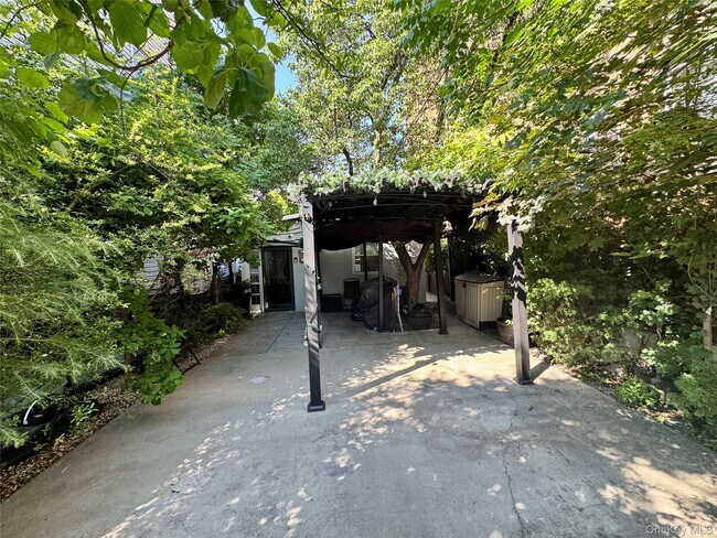 Building Photo - 749 E 224th St