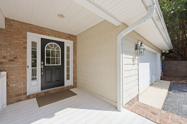 Building Photo - 108 Clay Cir