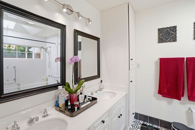 Building Photo - Lovely Monterey Single Family Home in the Mar Vista Neighborhood! (UNFURNISHED)