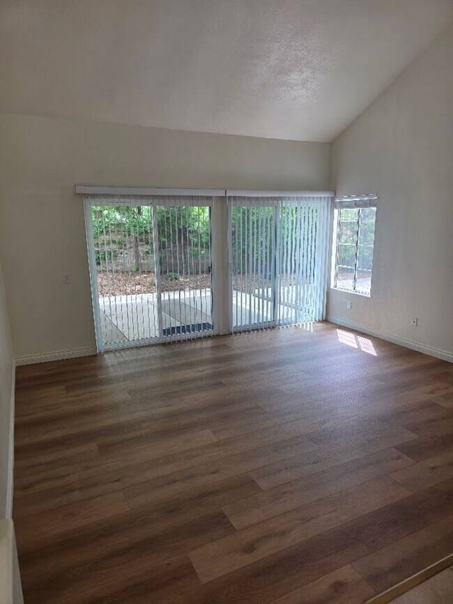 Building Photo - Newly Renovated Temecula 3 Bedroom Home!